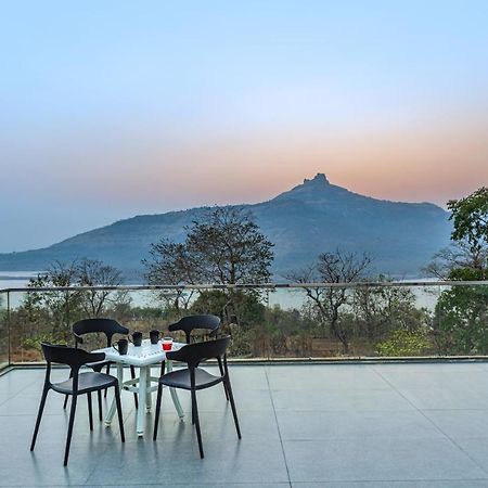 Saffronstays Stargazer, Karjat - Luxury Pool Villa With Lake View 外观 照片