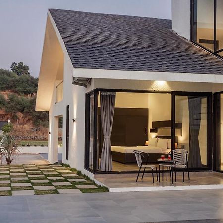 Saffronstays Stargazer, Karjat - Luxury Pool Villa With Lake View 外观 照片