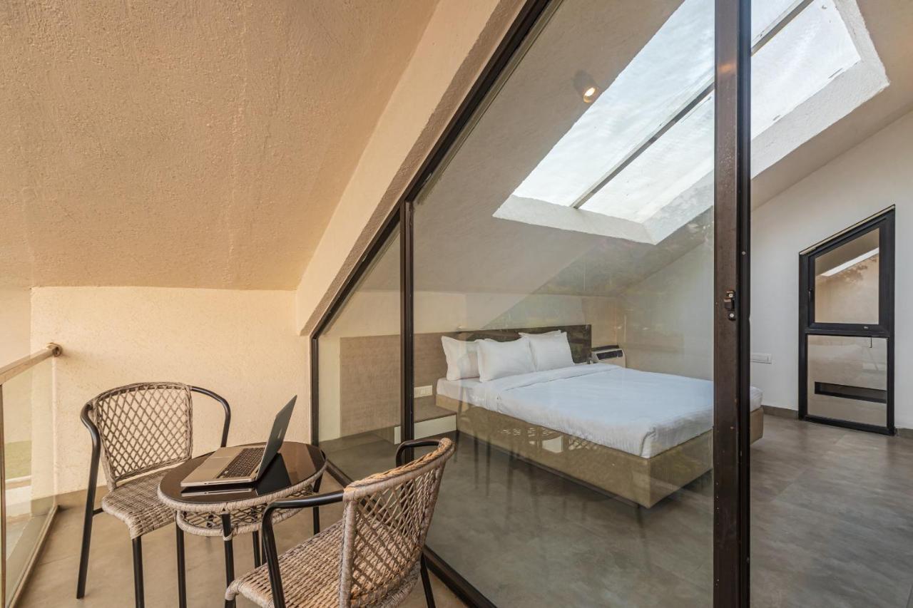 Saffronstays Stargazer, Karjat - Luxury Pool Villa With Lake View 外观 照片