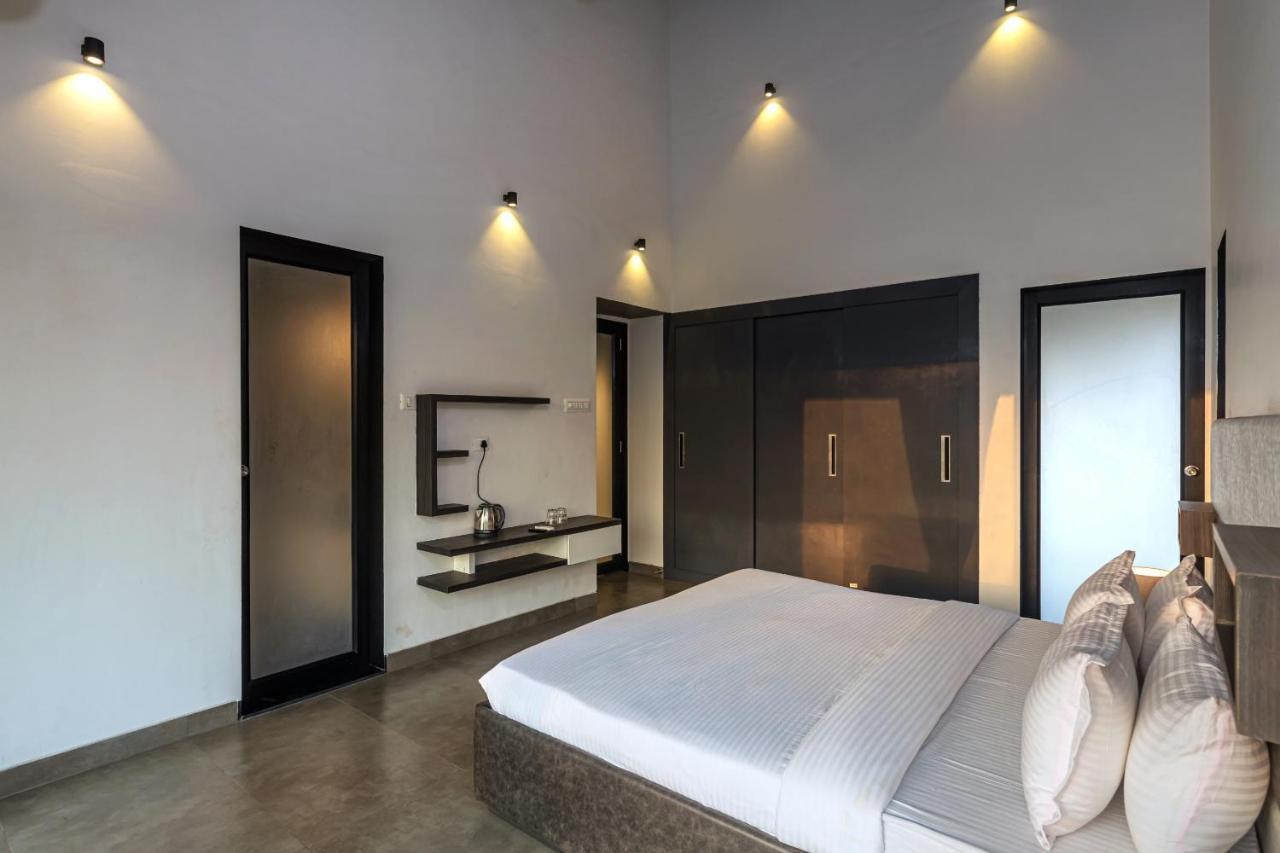 Saffronstays Stargazer, Karjat - Luxury Pool Villa With Lake View 外观 照片
