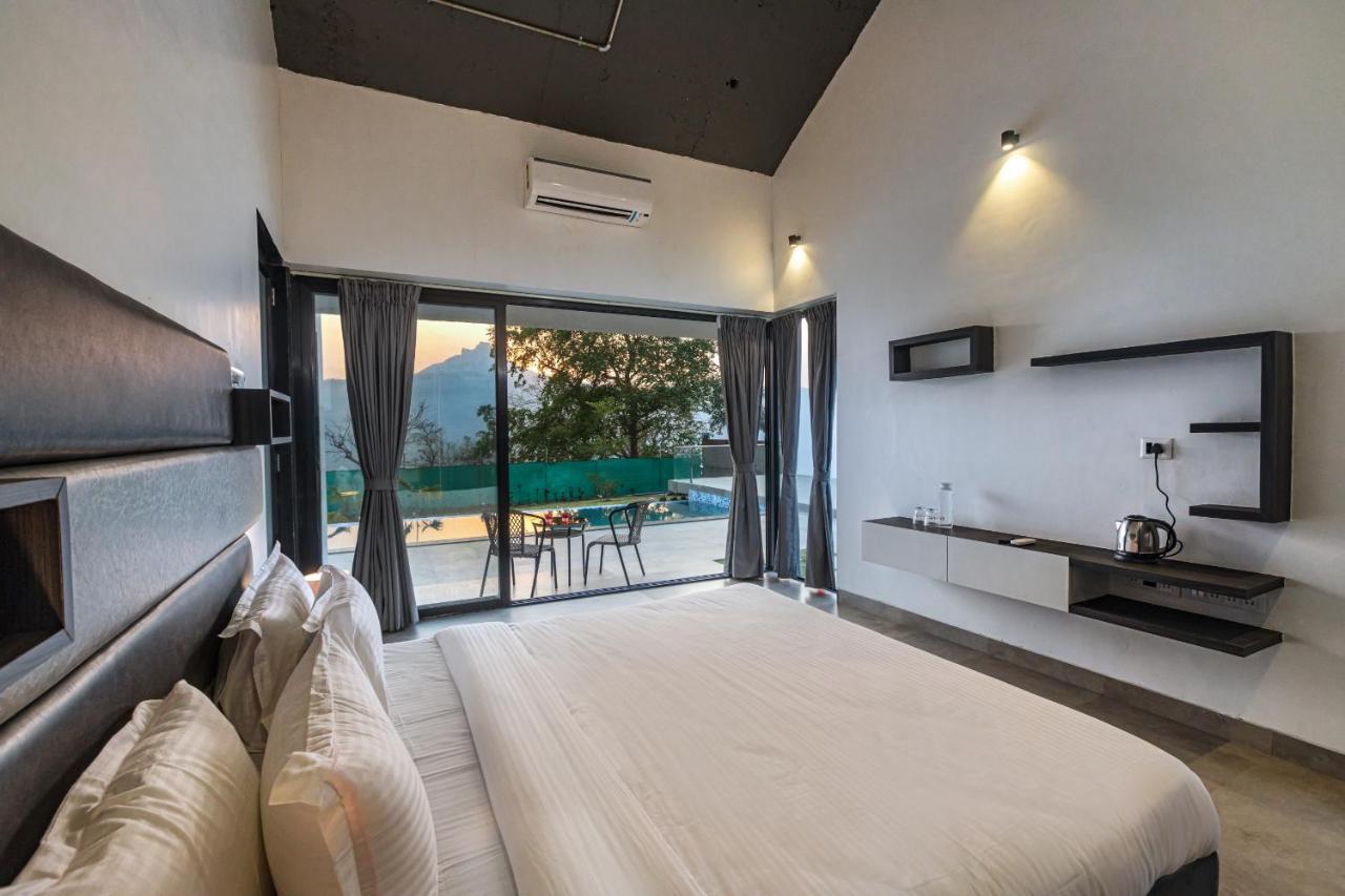 Saffronstays Stargazer, Karjat - Luxury Pool Villa With Lake View 外观 照片