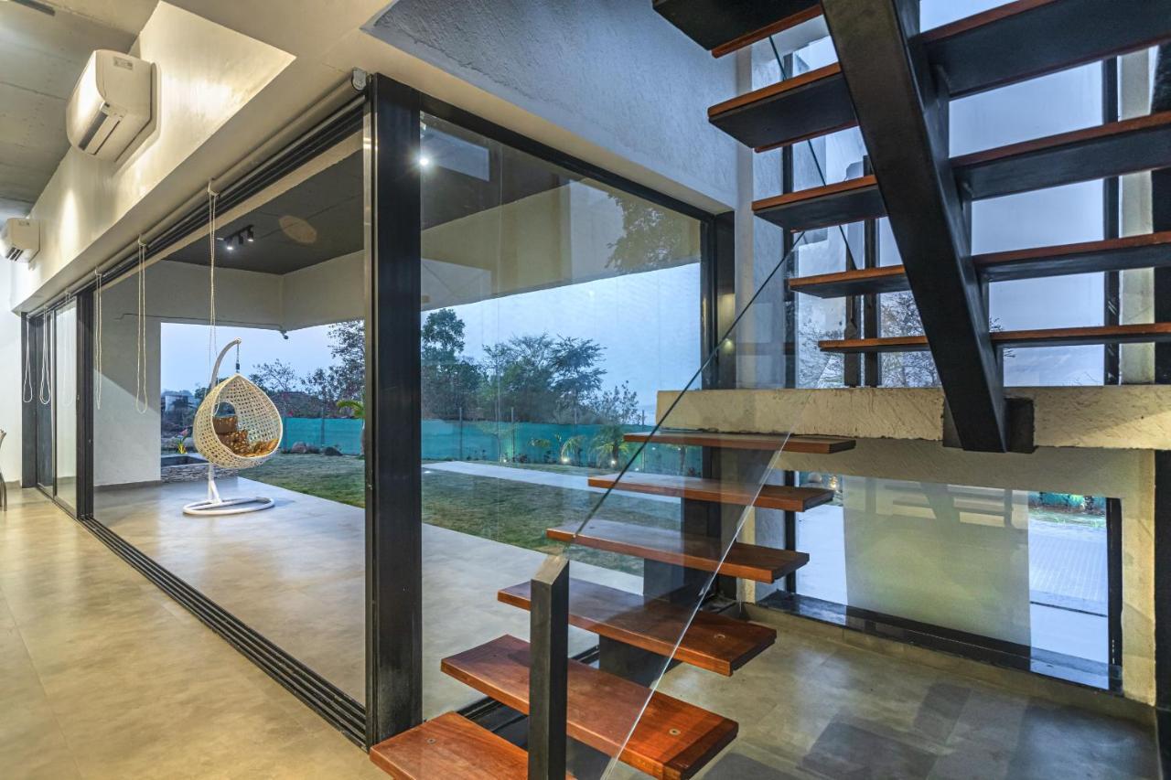 Saffronstays Stargazer, Karjat - Luxury Pool Villa With Lake View 外观 照片