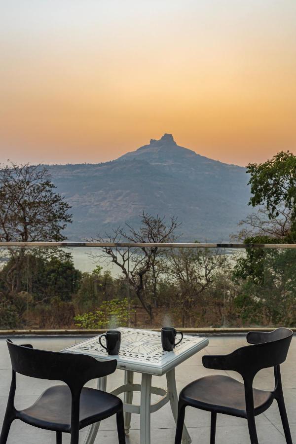 Saffronstays Stargazer, Karjat - Luxury Pool Villa With Lake View 外观 照片